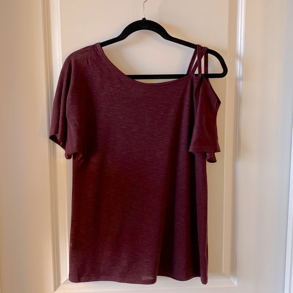Kaileigh burgundy off the shoulder tee size S